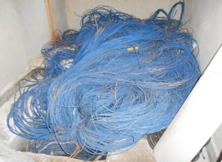 綜合布線:整理前機房照片