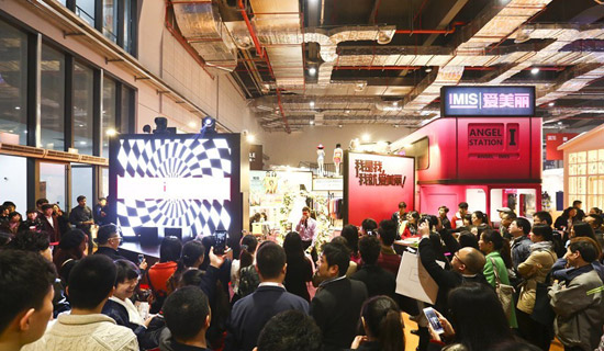 2015秋季中國(guó)國(guó)際服裝服飾博覽會(huì)現(xiàn)場(chǎng)1