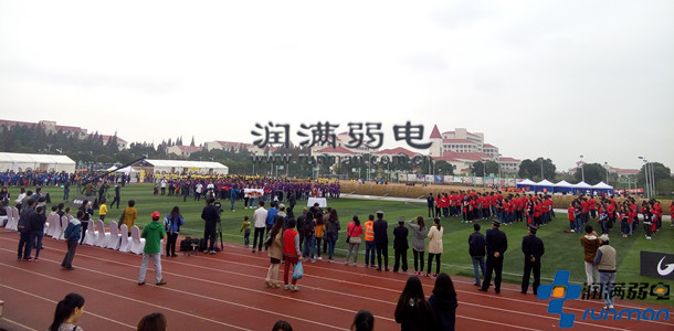 2015上海第一屆高校巨繩拔河比賽現(xiàn)場(chǎng)2